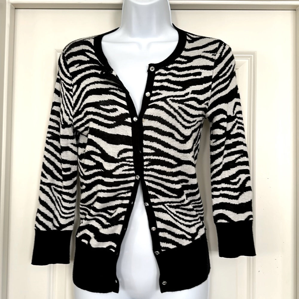 Tiger prints in black and white coloring. Crystal buttons. Light weight.